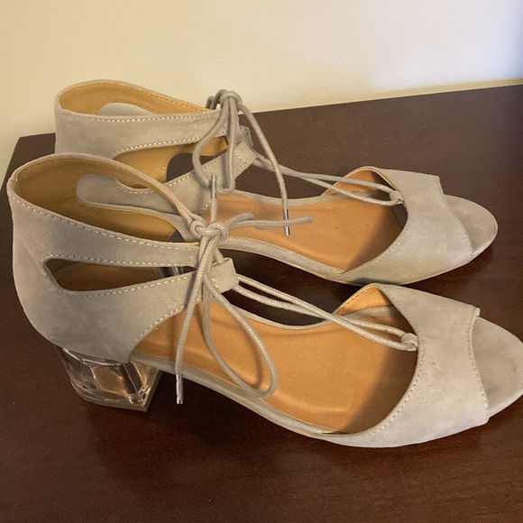 Beautiful grey suede dress shoes size 8 1/2 worn once - Picture 4 of 5